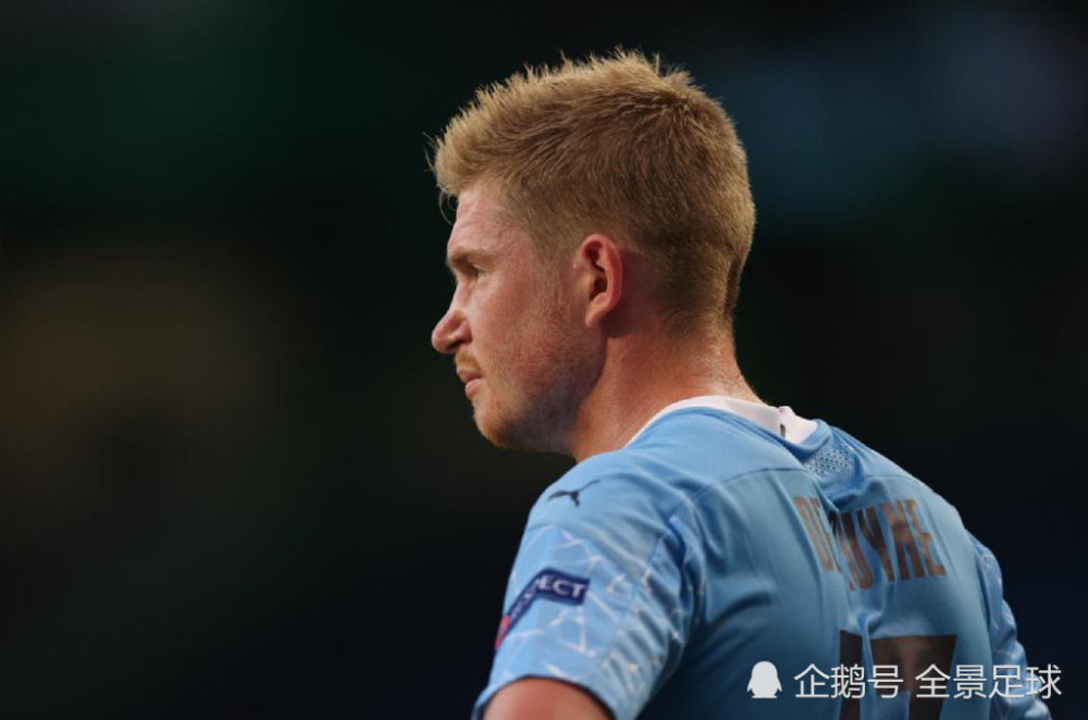 铃木一朗在 2015 年作为马林鱼球员回归西雅图，全场水手球迷起立鼓掌五分钟