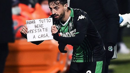 已成惯例，阿根廷足协主席赛前晒与梅西、德保罗合照