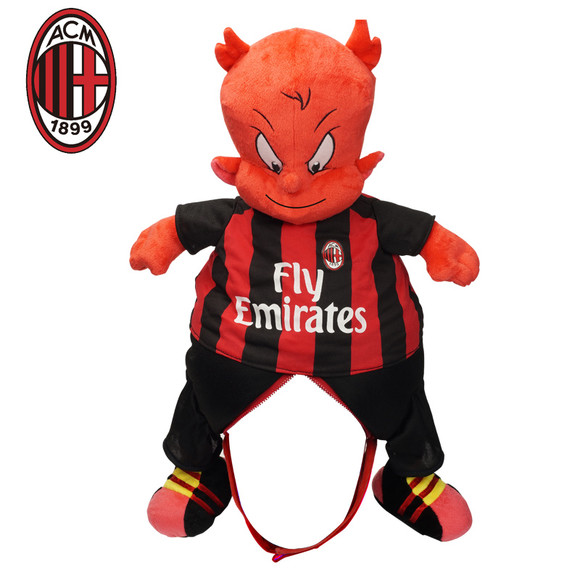 贝比·鲁斯在 1948 年因癌症逝世，洋基球场数万球迷在雨中为其送别